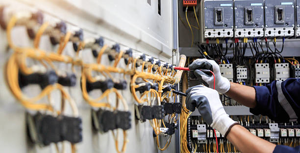 Professional Electrician technician working in Rio Bravo, TX